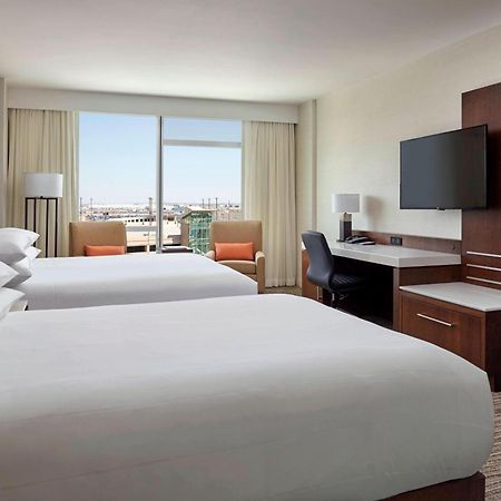 Calgary Airport Marriott In-Terminal Hotel Екстериор снимка